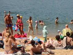 Niektóre stroje kąpielowe powinny zniknąć z plaż. Strażacy mówią, które kolory mogą uratować życie