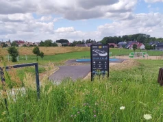 Pumptrack w Trzebnicy zarósł chwastami. Gmina reaguje na zgłoszenia mieszkańców