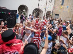 Klauni, bańki mydlane i uliczne spektakle. Rozpoczął się 28. Festiwal Teatru Otwartego w Świdnicy
