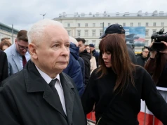 MSWiA grzmi o "skandalicznym ataku" Kaczyńskiego na mundur. Wniosek o karę