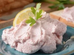 Grecy podają do pieczywa zamiast masła. Ta pasta jest kremowa i pełna białka