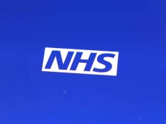 NHS nagrodzi osoby za 30 minut spaceru dziennie. Ruszają zapisy do programu