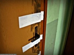 Dramatyczne odkrycie policji. Zwłoki mężczyzn w mieszkaniu