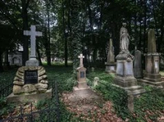 Kolejne zabytkowe nagrobki na Starym Cmentarzu w Rzeszowie przejdą renowację