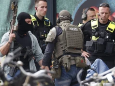 Szturm kontrterrorystów na sklep w Berlinie. Napastnik przetrzymywał kasjerkę