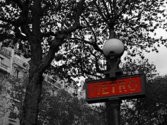 Święto narodowe Francji: utrudnienia w metrze w Paryżu