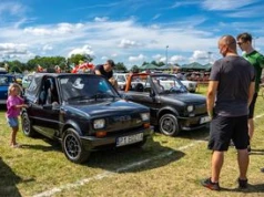 PRL na kołach pod Chodzieżą. Tak wygląda podróż w czasie na czterech kółkach