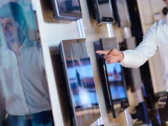 Media Expert rzuciło w śmiesznej cenie telewizor Samsung 98 cali, a to dobry sprzęt