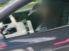 Kobieta spała podczas jazdy na autostradzie. Świadkowie nie wierzyli w to, co widzą