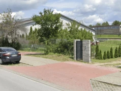 Tragiczne odkrycie. Zwłoki mężczyzny w zaroślach obok marketu