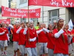 53. Międzynarodowy Harcerski Festiwal Kultury Młodzieży Szkolnej w Kielcach zaczął się kolorowym korowodem i przekazaniem kluczy do miasta