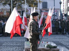 Zełenski pospieszył się ze zwrotem orderu. Zgodnie z przepisami powinien czekać na wezwanie