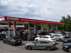 Kryzys paliwowy w Rosji. Urzędnicy i nauczyciele ruszają na pomoc kierowcom