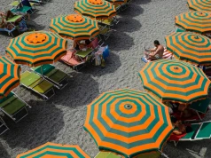 Własny prowiant zakazany? Turyści buntują się na plażach