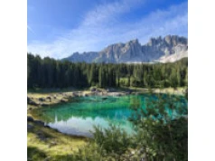 Dolomity – magiczne Jezioro Carezza (Lago di Carezza), Włochy