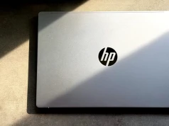 Recenzja HP OmniBook 5. Nie udaje maszyny do wszystkiego i za to można go polubić