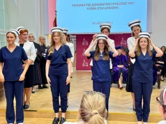Nowe pielęgniarki, pielęgniarze i położne gotowi do pracy