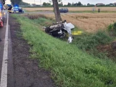 TRAGEDIA NA DRODZE! 28-latek zginął po dramatycznym dachowaniu w Żerdzinach