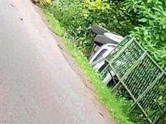 Samochód wypadł z drogi i wpadł do rowu ze strumieniem. Groźne zdarzenie w Lubiechowej