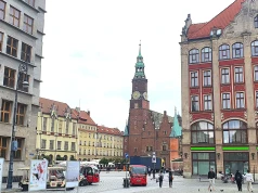 Wrocław: parkowanie będzie dużo droższe. Od 2027 roku stawki powiązane z…. płacą minimalną