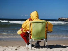 Ustka: Ratownicy poderwani do akcji na plaży. Trzy osoby mogły znajdować się w niebezpieczeństwie