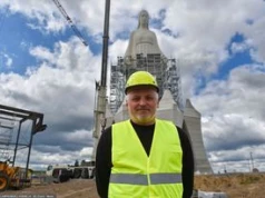 Finisz budowy gigantycznego posągu Matki Boskiej. Ma 55 metrów