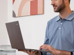 Aż 900 zł tańszy laptop z OLED-em, 32 GB RAM i baterią na 26 godzin