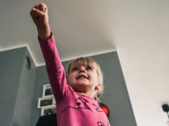 W tym jedynacy są lepsi od dzieci z rodzeństwem. Niezależność to dopiero początek