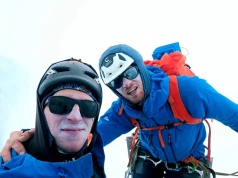 Wadim Jabłoński i Adam Kaniak przechodzą „Drogę włoską” na Taulliraju (5830m)