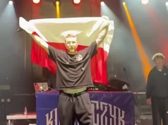 Raper przerwał koncert i oddał hołd ofiarom Wołynia. Minuta ciszy, hymn i polska flaga na scenie
