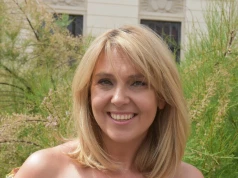 Jeden fason, trzy stylizacje. Ewa Wachowicz udowadnia, że to letni hit