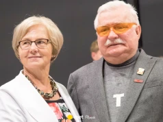 Lech Wałęsa pokazał się z żoną. Razem zapozowali na uroczystości