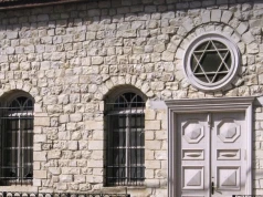 Samochód z bronią przy synagodze w Sarcelles