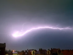 Więcej stopni, mniej widzialności. Po porannych mgłach nadciągną burze