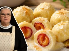 Idealne knedle ze śliwkami krok po kroku. Siostra Aniela zdradza swój trik