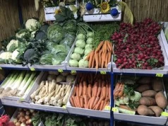 "Płaczemy razem z klientami". Warzywniak zamyka się po 68 latach