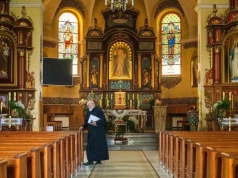 MEN wyjaśnia, co stało się z katechetami po redukcji religii. To kościół decydował, kogo zatrudnić