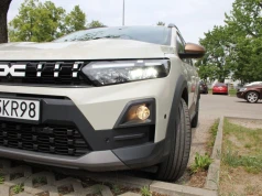 Test: Dacia Jogger 1.8 Hybrid 155 Extreme – mnóstwo konfiguracji, po prostu „wielozadaniowa” (wady, zalety, spalanie, wrażenia z jazdy)
