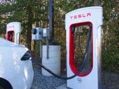 Operatorzy obniżają ceny ładowania aut elektrycznych. Wakacyjne promocje zmieniły ranking