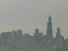 W Chicago pogorszyła się jakość powietrza. Do wtorku wieczorem lepiej ograniczyć przebywanie na zewnątrz