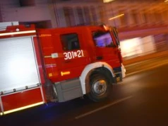 Warszawa: Pożar w mieszkaniu na Bielanach. Mężczyzna użył denaturatu do usuwania grzyba