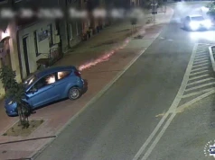 Zabawa racami. Spłonął samochód, uszkodzony został przystanek