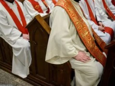 W Kościele narasta problem braku księży. Emeryci muszą zostać dłużej