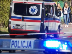 Agresywny mężczyzna zaatakował policjantów. Stracił przytomność w karetce, zmarł w szpitalu