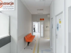 Kolejna afera z omijaniem kolejek do lekarzy. Politycy KO jak VIP-y