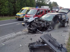 Zderzenie czołowe dwóch samochodów osobowych