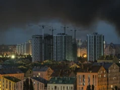 Rosja znowu uderza rakietami w Kijów. Ukraińcy trafiają dwie rafinerie w Rosji