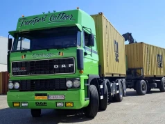 Odrestaurowany ciężki zestaw pod kontenery: DAF 3600 ATI Space Cab 8×2 z obrotnicą