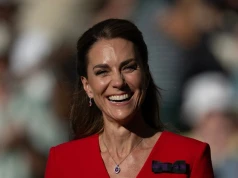 Kate Middleton w czerwieni na Wimbledonie. To elegancka kreacja od Rolanda Moureta