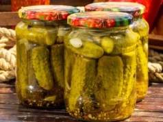 Najłatwiejszy przepis na korniszony. Zawsze się udaje, a ogórki są chrupiące i się nie psują
